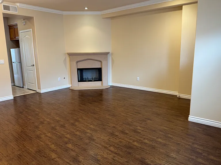 88 N Roosevelt Ave #4 — Photo 5