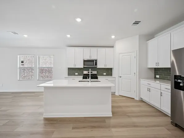 2409 Nicole Dr, Denton, TX 76208