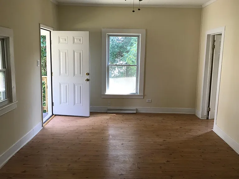921 Lincoln St — Photo 5