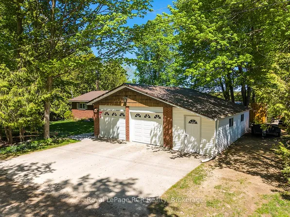120 McCullough Lake Dr, Chatsworth, ON N0H 2V0