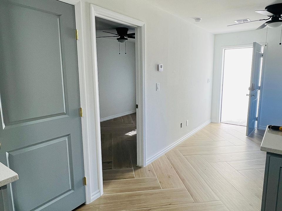 Kitchen to living room