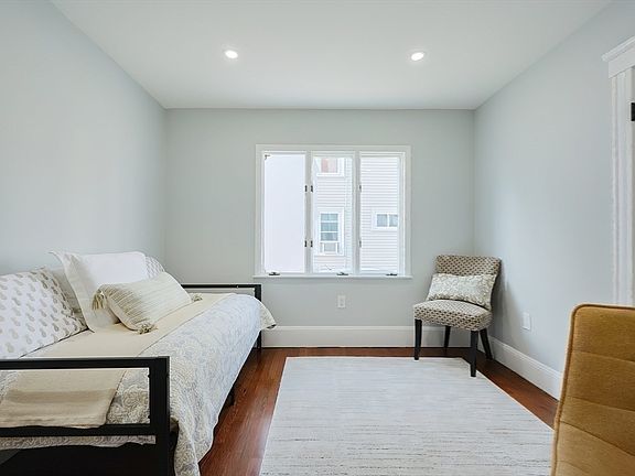 4th image of 111 Sharon St Floor 1