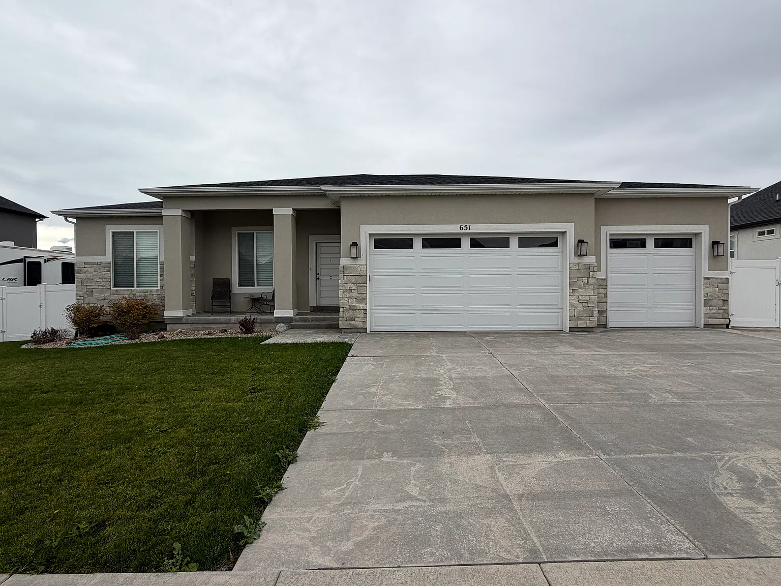 3 bed, 1950 sqft, $2,395 — Photo 2
