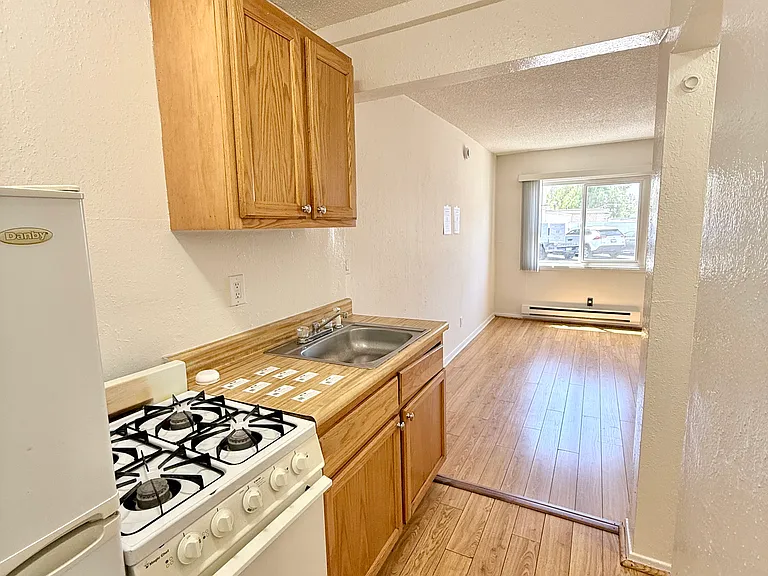 7535 Whitsett Ave #12 — Photo 3