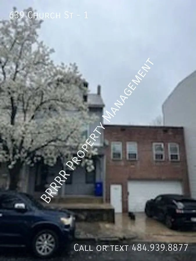 3 bed, 1.0 bath, $995 — Photo 2