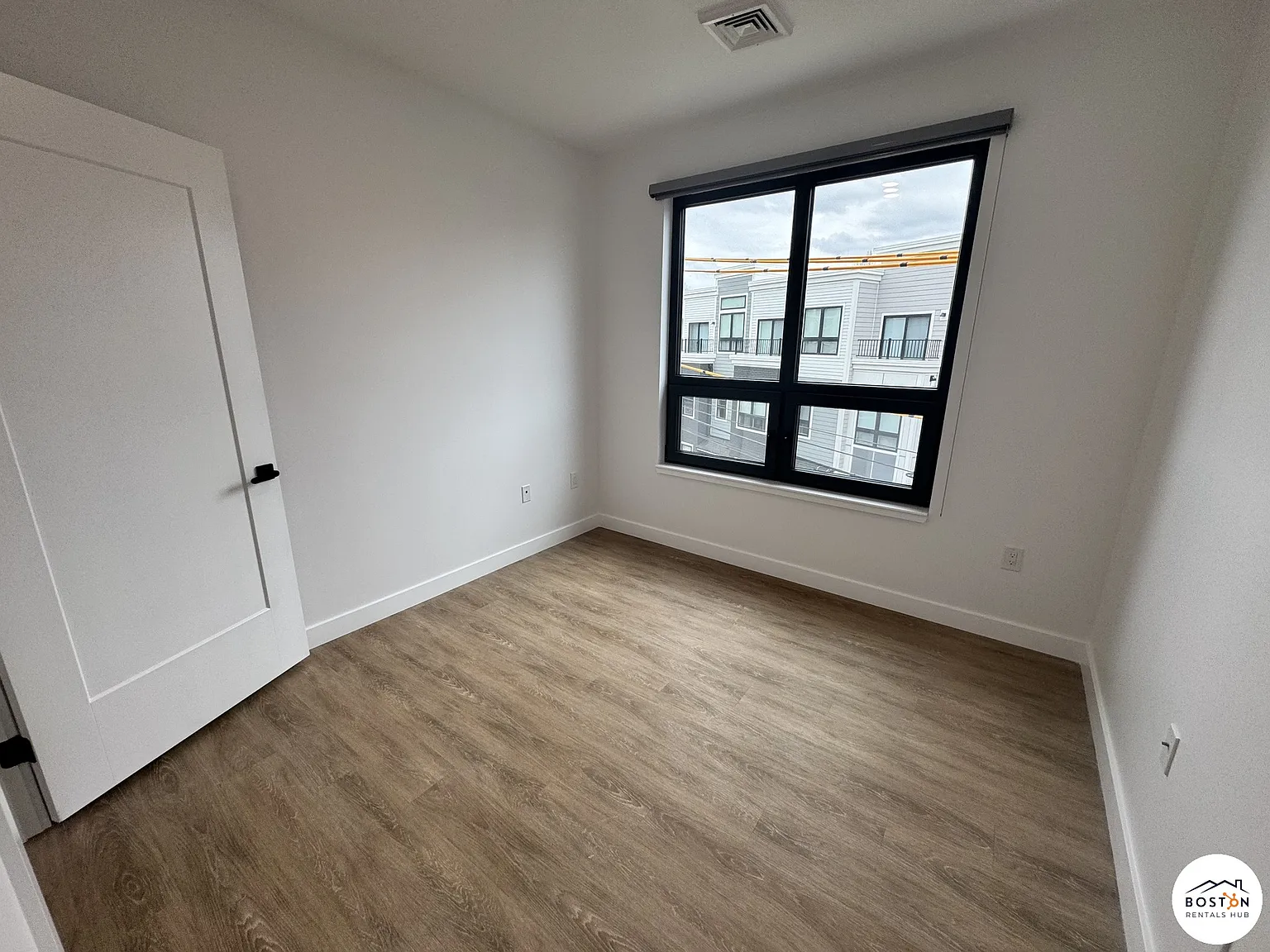 2 bed, 1.5 bath, 9999 sqft, $3,500 — Photo 4