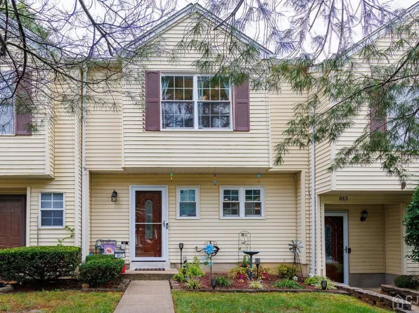 812 Darlington Dr, Old Bridge, NJ 08857