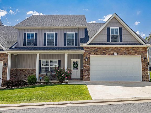 2nd image of 2061 Mountain Ash Ln