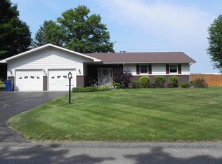 906 Bowman St, Colon, MI 49040