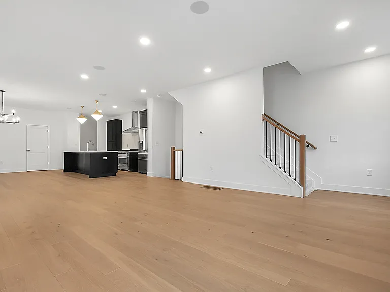 1242 Oxley Rd — Photo 21