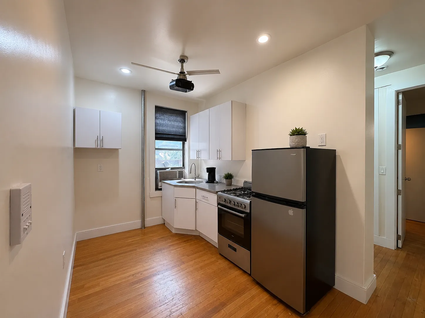 2 bed, 800 sqft, $3,058 — Photo 3