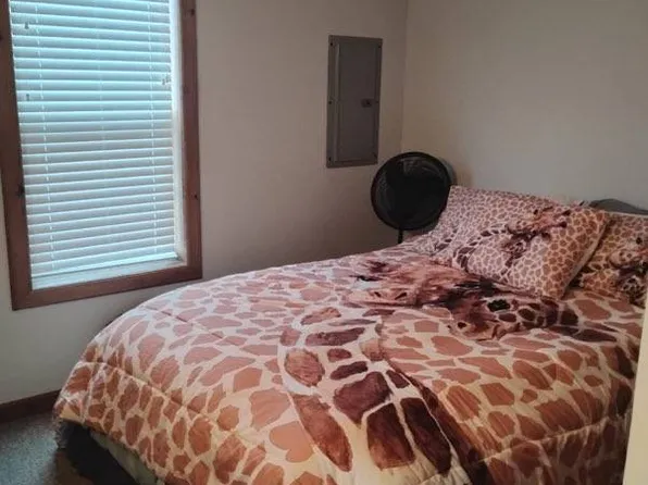 124 Canal St APT 4, Delaware City, DE 19706