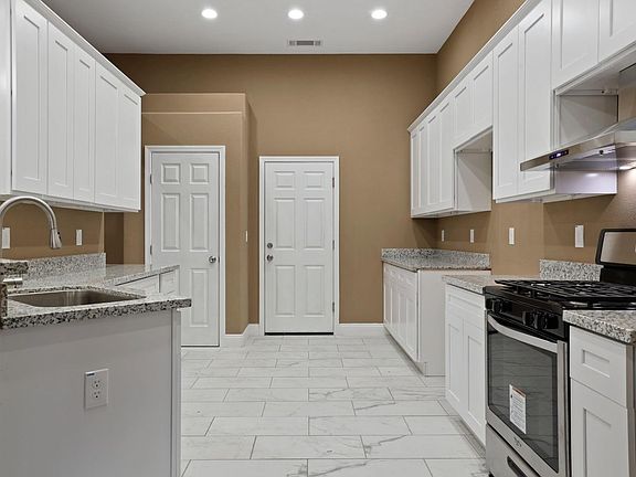 2nd image of 2211 Nisperos St