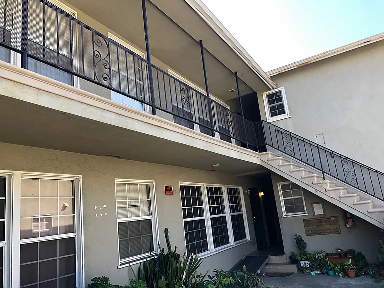 4809 San Vicente Blvd — Photo 3