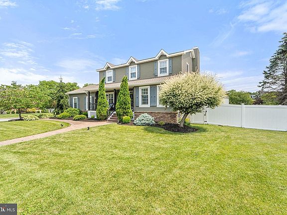 2nd image of 1220 Royal Ln