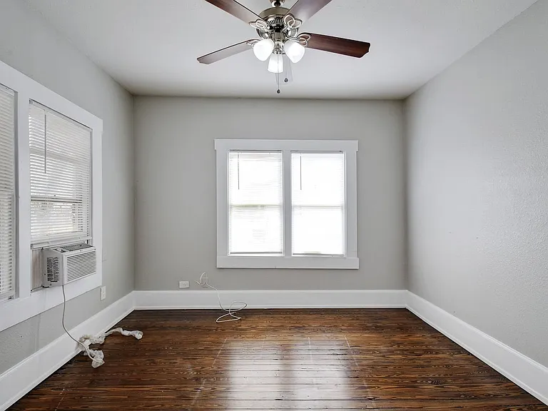 1314 N Sabinas St — Photo 15
