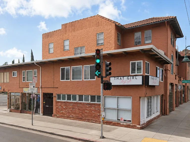 3220 Fruitvale Ave — Photo 1