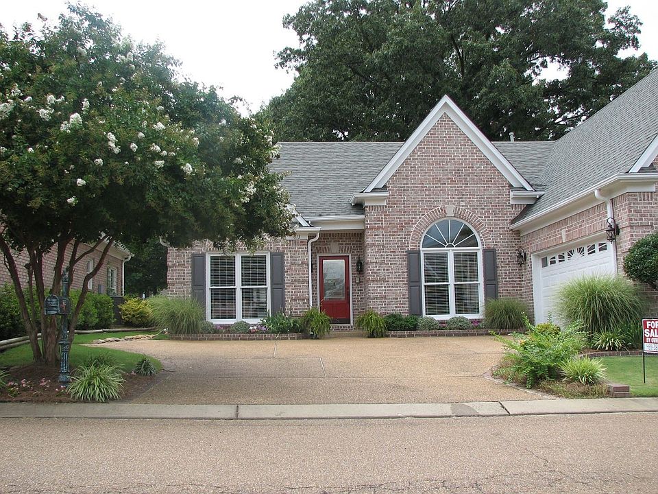1st image of 613 Warwick Oaks Ln E