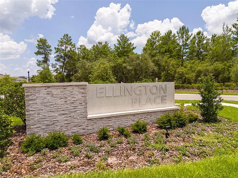 2184 Broadbrook Dr — Photo 12