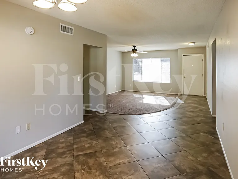 4656 W Townley Ave — Photo 5