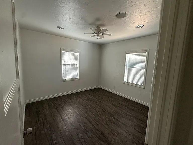 531 E Osborn Rd — Photo 25