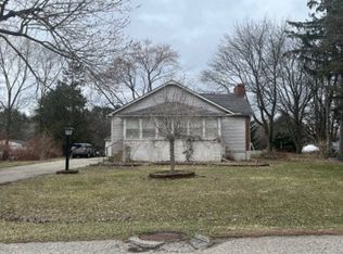 2385 Jones Rd, Waterford, MI 48327