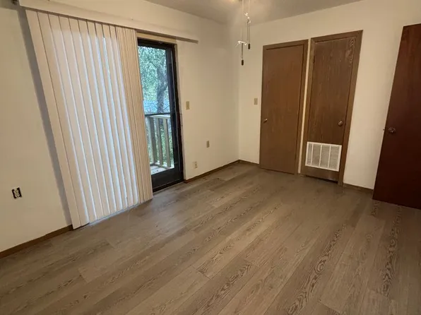 312 N Pitts St APT 1-16, Marshfield, MO 65706