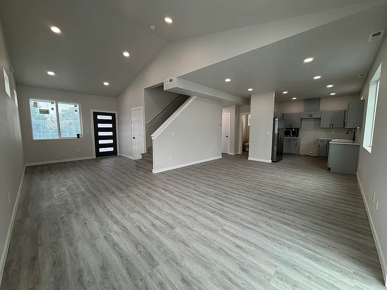 1814 N Coach Ln — Photo 1