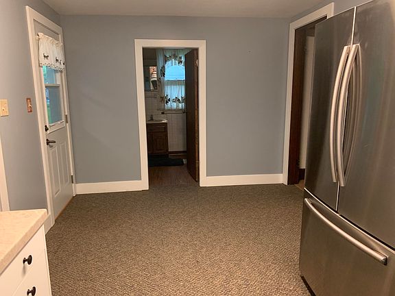 4th image of 215 E Main St
