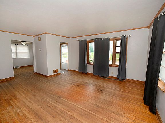 3rd image of 612 S Vermillion St