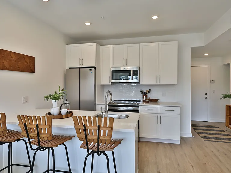 231 W Johnson Street — Photo 41