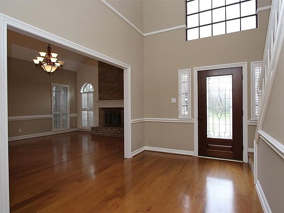 5th image of 10407 Great Plains Ln
