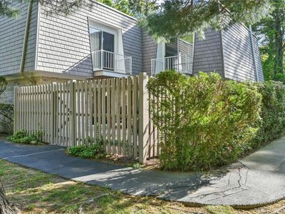 18 Caddy Rock Rd APT C, North Kingstown, RI, 02852