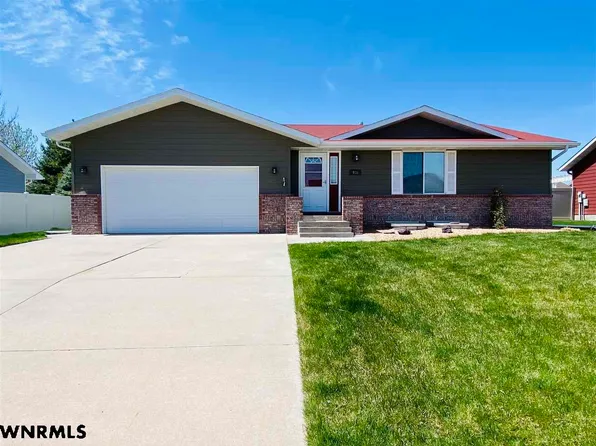 935 18th St, Gering, NE 69341