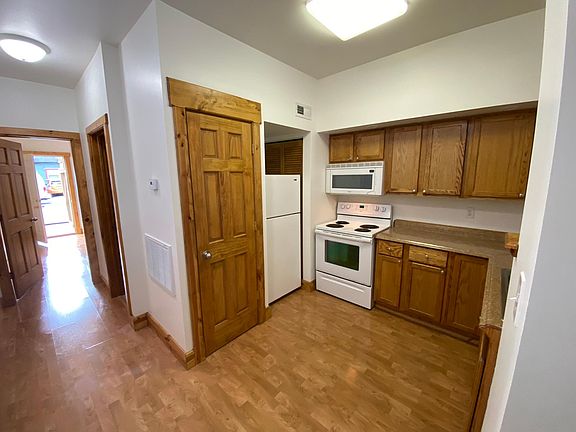Nice wrap around kitchen