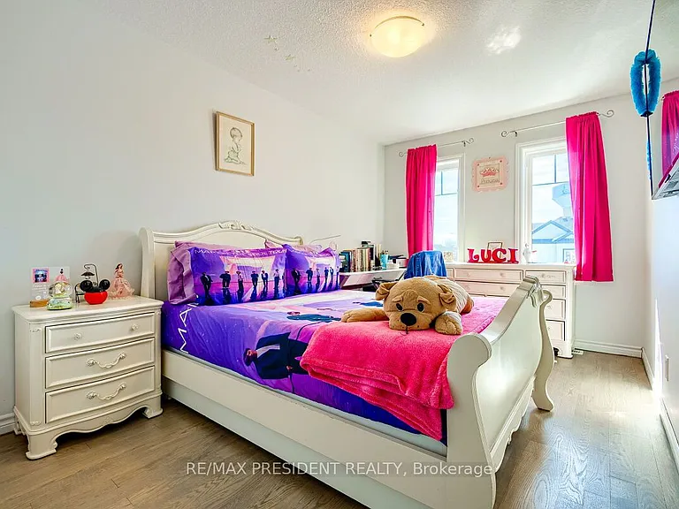 573 Forman Ave — Photo 23