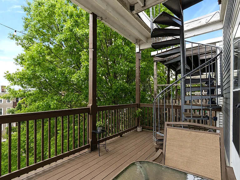 639 E 7th St #3 — Photo 11