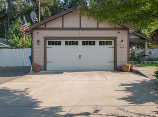 414 Lindilu Ln, Cave Junction, OR 97523