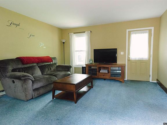 4th image of 28 Longwood Dr