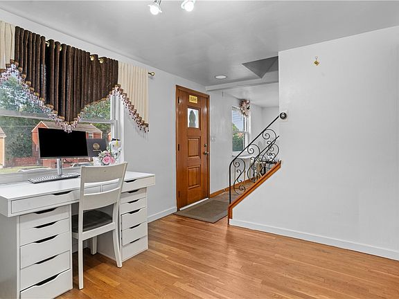 3rd image of 1038 Ardmore Manor Dr