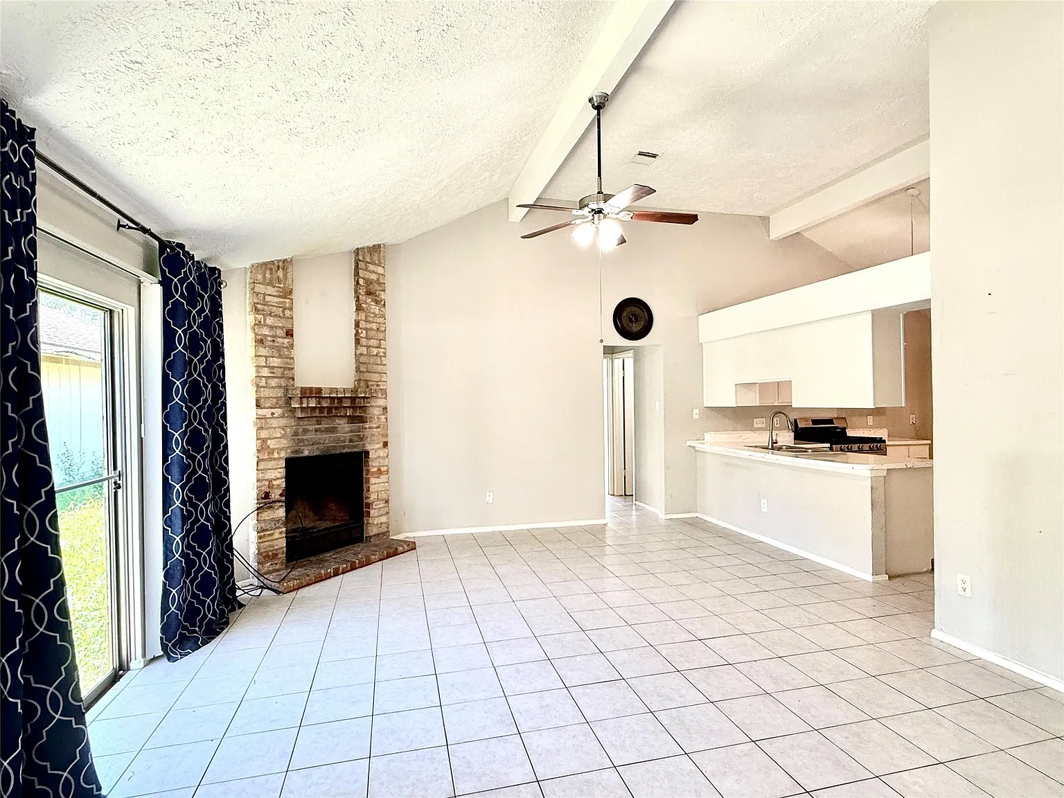 4 bed, 2.0 bath, 1233 sqft, $1,850 — Photo 3