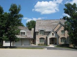 5360 W Angel Ln, Fontana, WI 53125