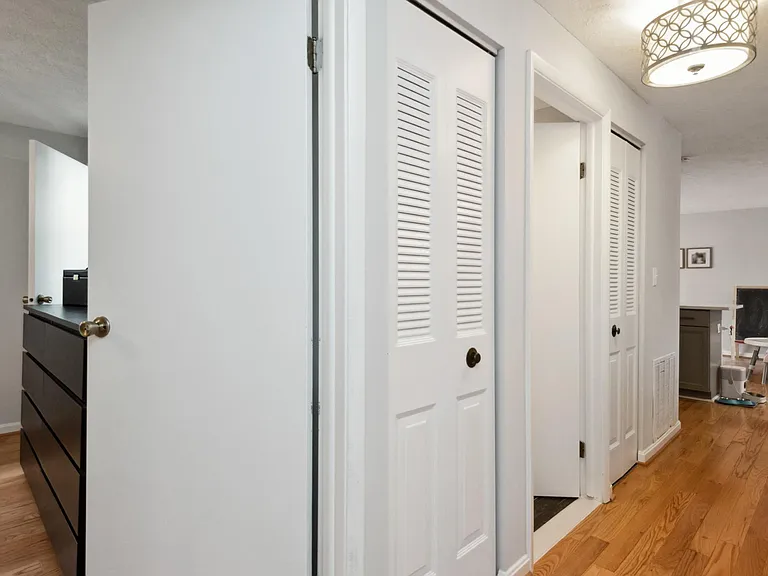 937 Marine Dr — Photo 15
