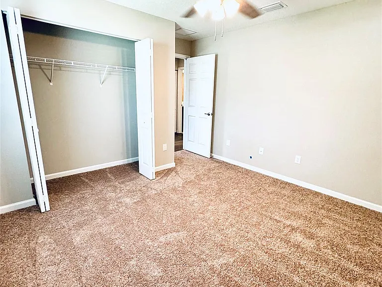 1086 SW Eureka Ave — Photo 12