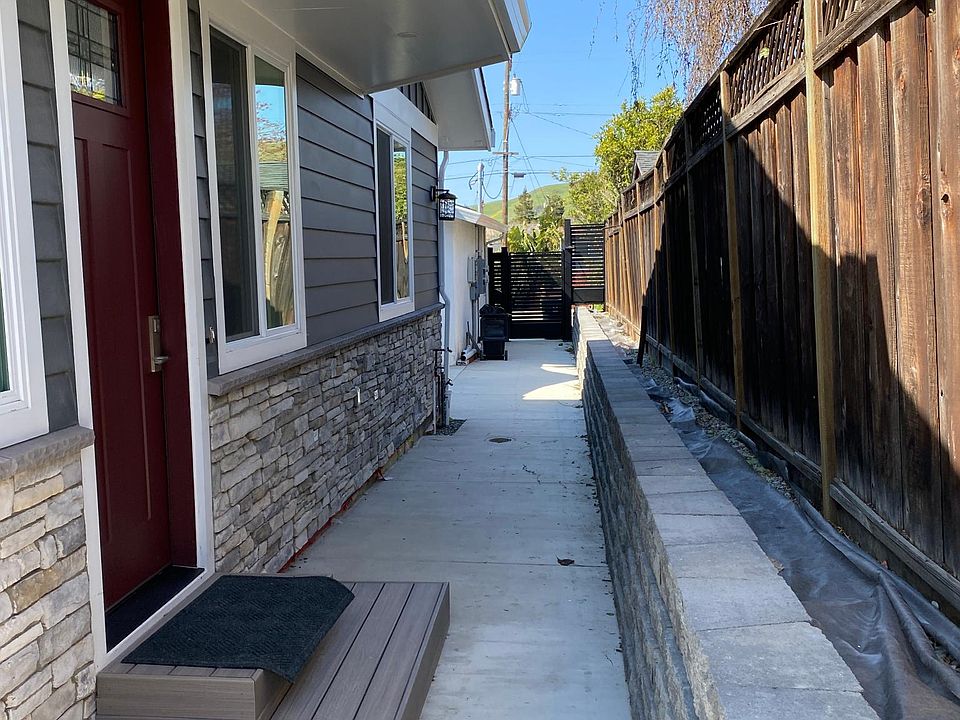 1st image of 260 Saint Nicholas Ct