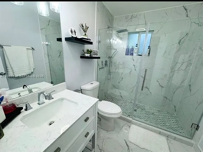 75 SW 18th Ave #75 — Photo 13