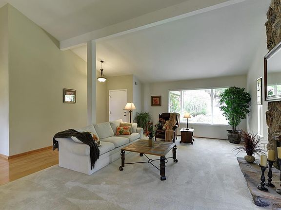 3rd image of 10406 Avenida Ln