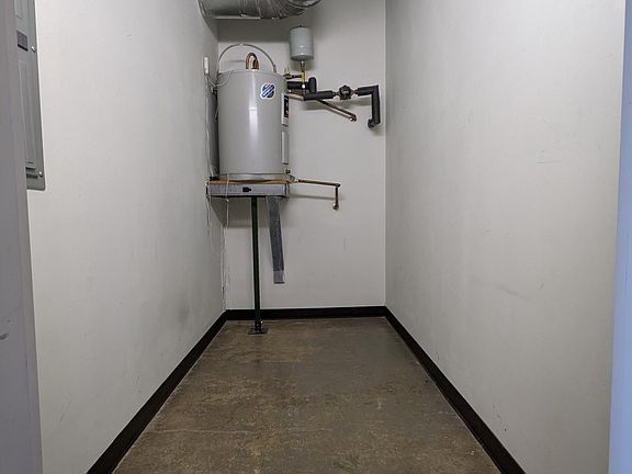 2nd image of 1324 E Lancaster Ave APT 203