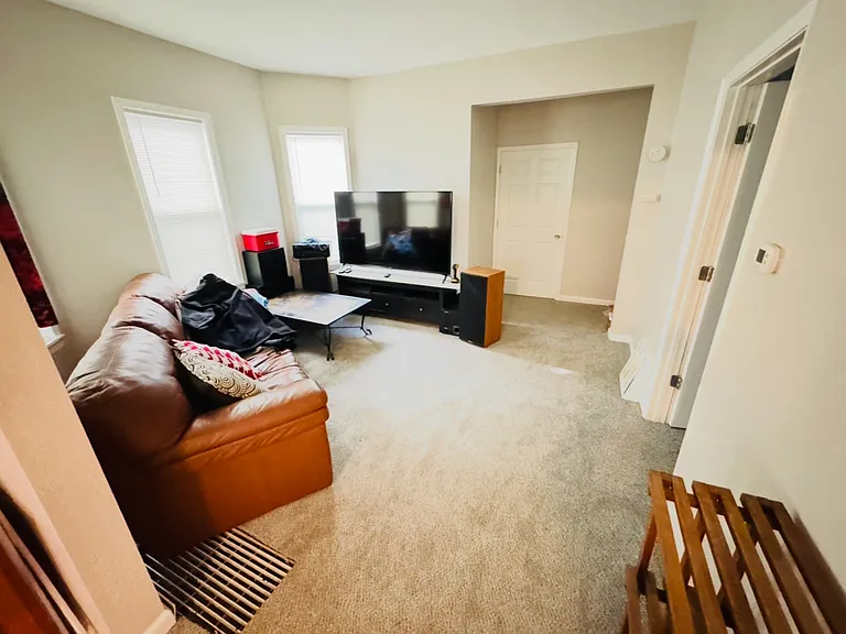 927 Sherburne Ave #1 — Photo 4