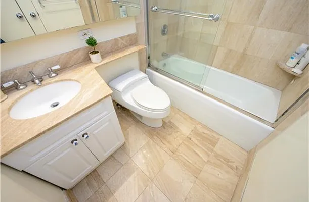 Rented by Compass | media 27